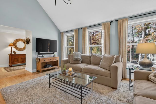 27 Grey Rock Road, Bedford, NH 03110