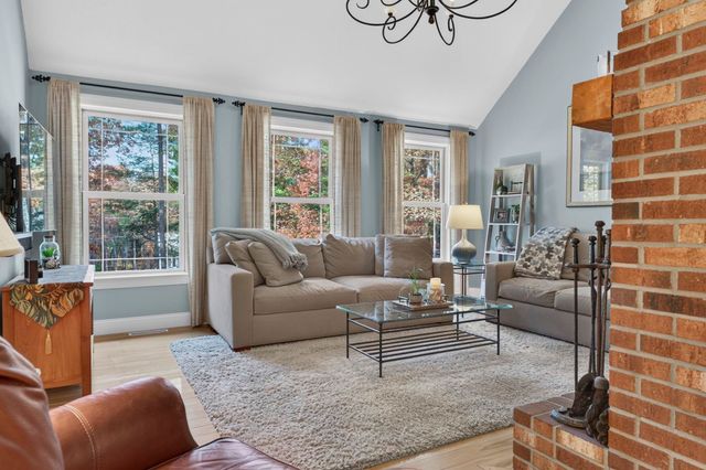 27 Grey Rock Road, Bedford, NH 03110