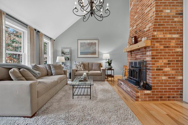 27 Grey Rock Road, Bedford, NH 03110