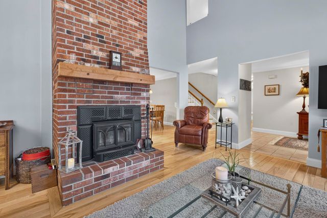 27 Grey Rock Road, Bedford, NH 03110