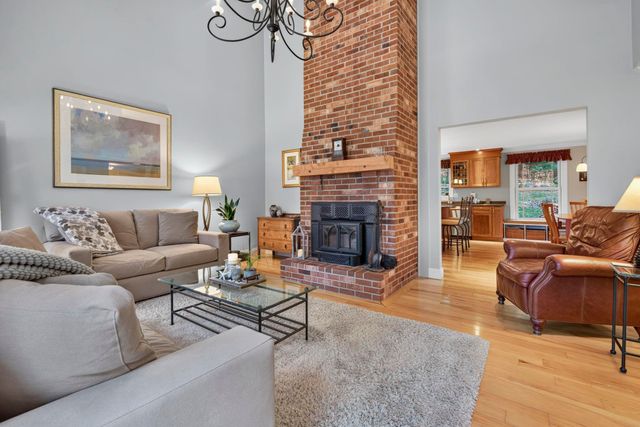 27 Grey Rock Road, Bedford, NH 03110