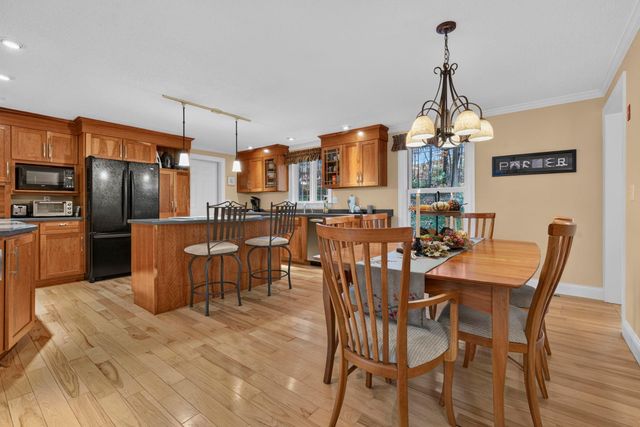 27 Grey Rock Road, Bedford, NH 03110