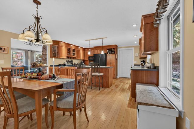 27 Grey Rock Road, Bedford, NH 03110