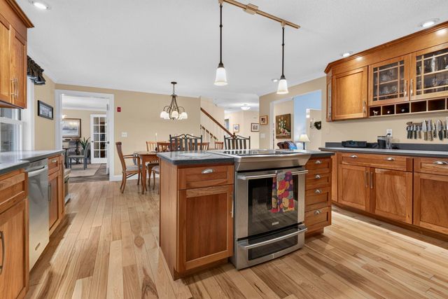 27 Grey Rock Road, Bedford, NH 03110
