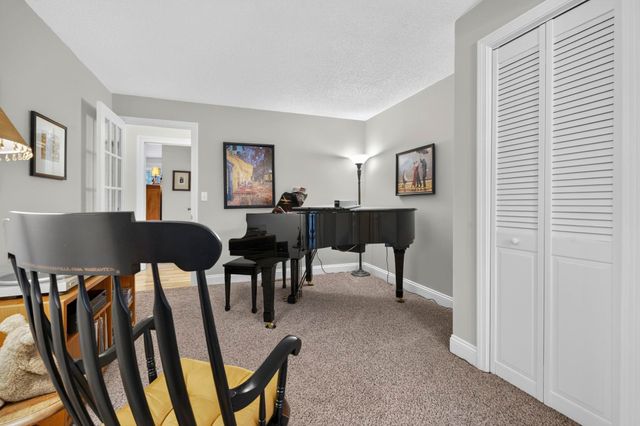 27 Grey Rock Road, Bedford, NH 03110
