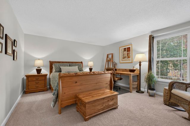 27 Grey Rock Road, Bedford, NH 03110