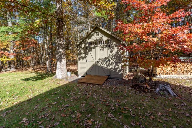27 Grey Rock Road, Bedford, NH 03110