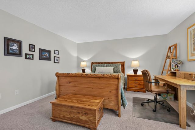 27 Grey Rock Road, Bedford, NH 03110