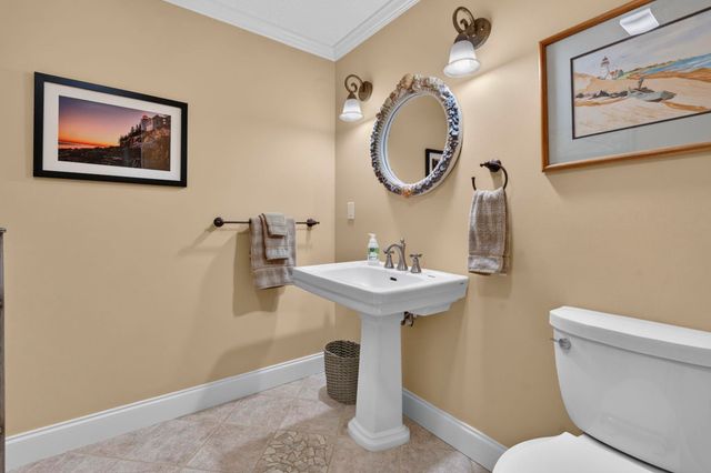 27 Grey Rock Road, Bedford, NH 03110