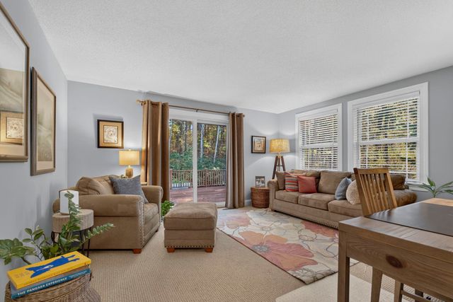 27 Grey Rock Road, Bedford, NH 03110