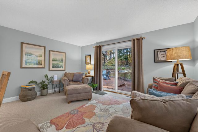 27 Grey Rock Road, Bedford, NH 03110