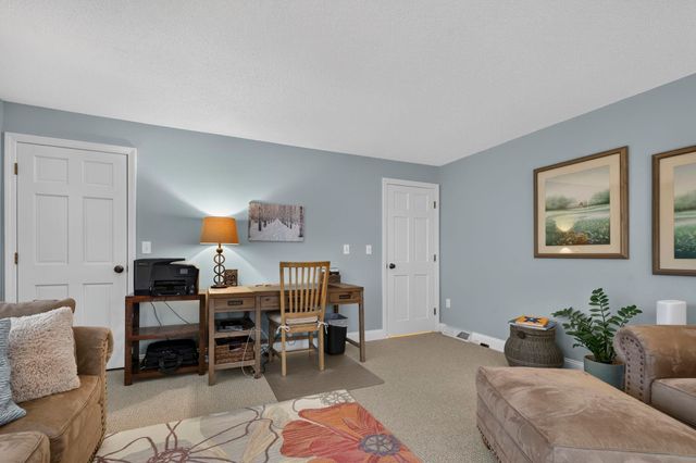 27 Grey Rock Road, Bedford, NH 03110