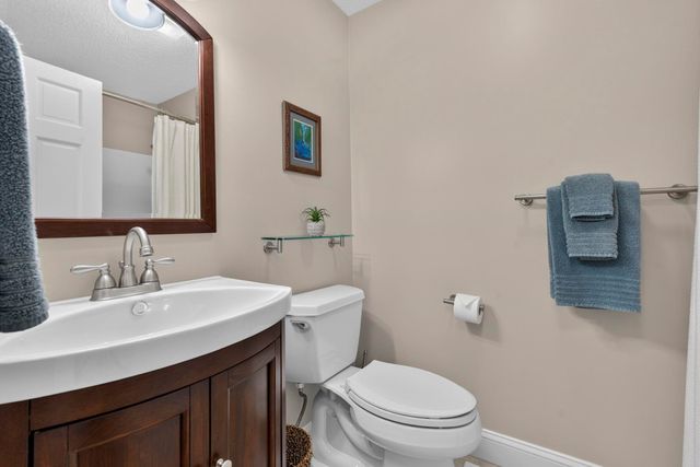 27 Grey Rock Road, Bedford, NH 03110