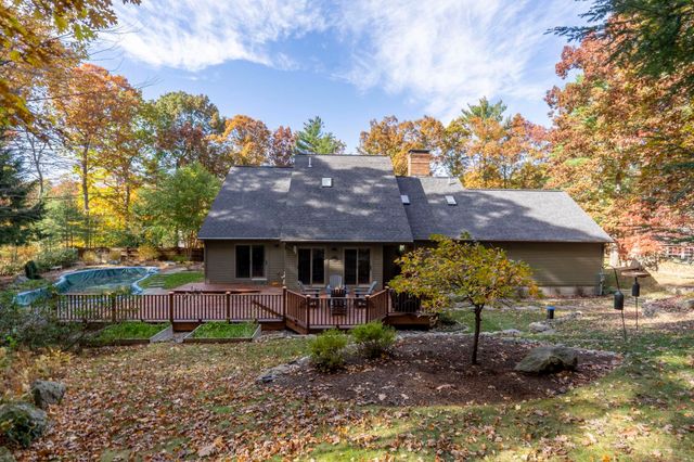 27 Grey Rock Road, Bedford, NH 03110