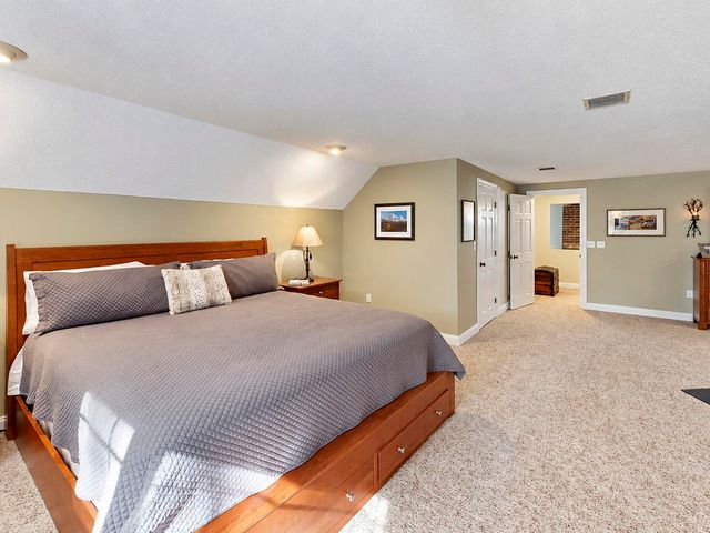 27 Grey Rock Road, Bedford, NH 03110