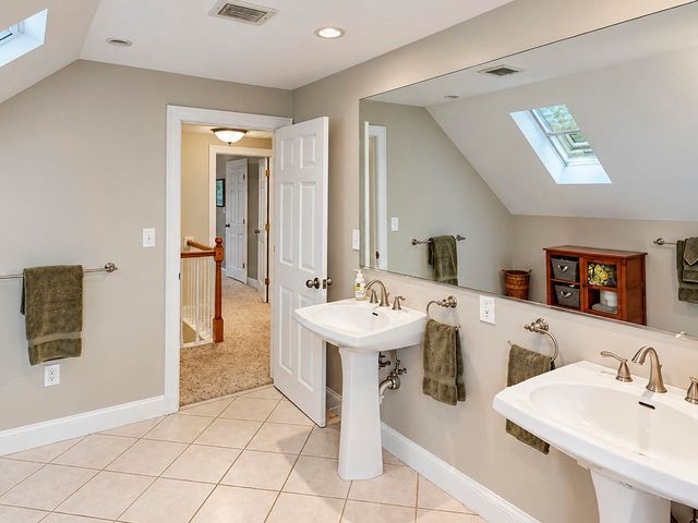 27 Grey Rock Road, Bedford, NH 03110
