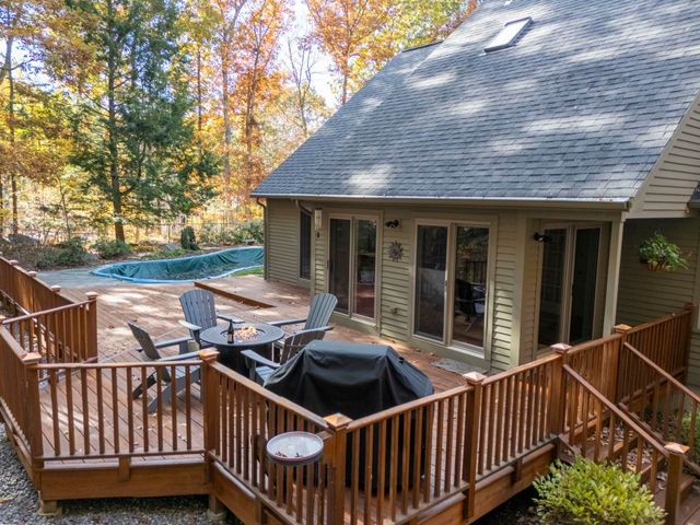 27 Grey Rock Road, Bedford, NH 03110