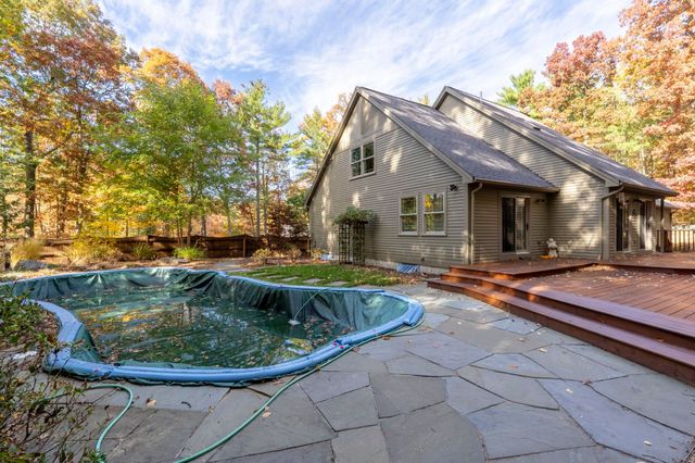 27 Grey Rock Road, Bedford, NH 03110