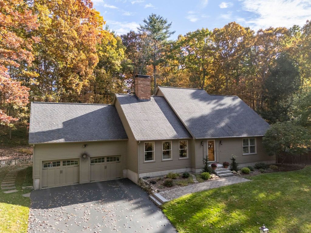 27 Grey Rock Road, Bedford, NH 03110