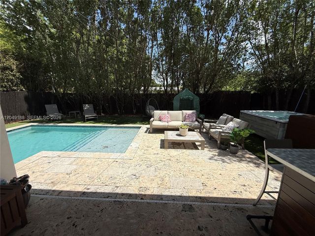 8631 Arboretum Lane, Miami, FL 33138