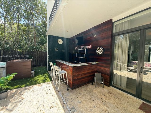 8631 Arboretum Lane, Miami, FL 33138