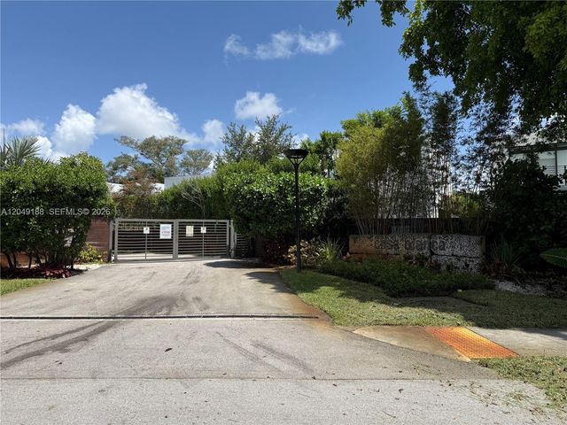 8631 Arboretum Lane, Miami, FL 33138