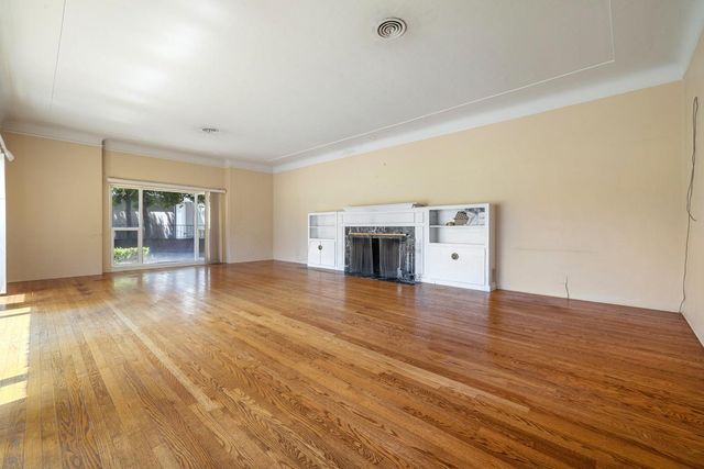 1300 N Berkeley Ave, Turlock, CA 95380