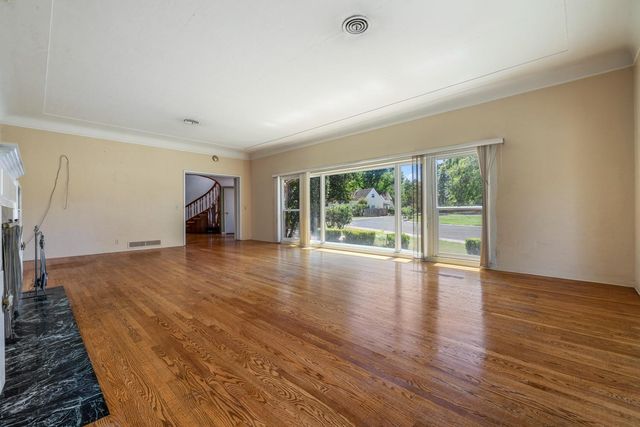 1300 N Berkeley Ave, Turlock, CA 95380