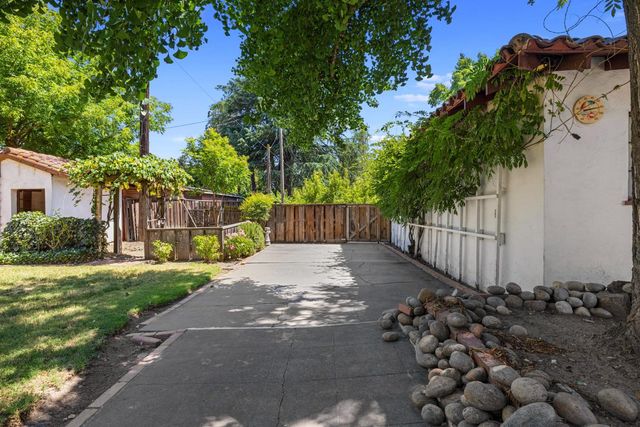 1300 N Berkeley Ave, Turlock, CA 95380
