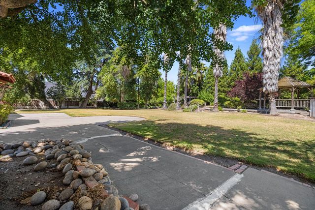 1300 N Berkeley Ave, Turlock, CA 95380