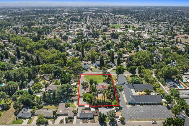 1300 N Berkeley Ave, Turlock, CA 95380
