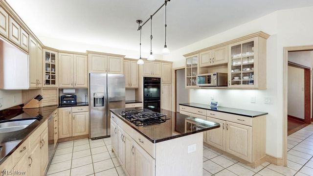 10 Deep Creek Lane, Moreland Hills, OH 44022