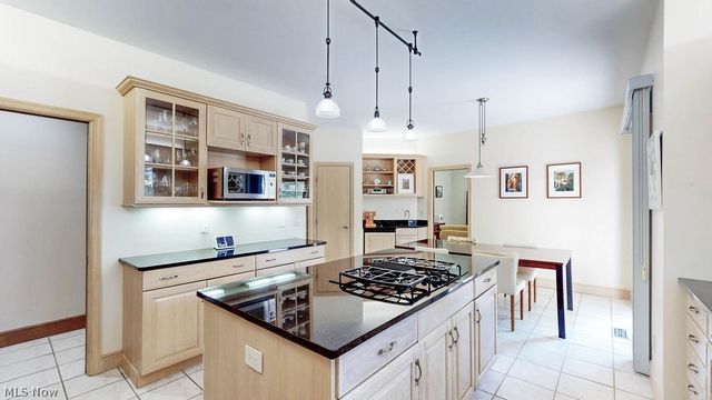 10 Deep Creek Lane, Moreland Hills, OH 44022