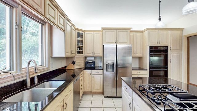 10 Deep Creek Lane, Moreland Hills, OH 44022