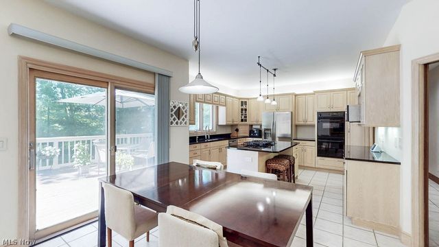 10 Deep Creek Lane, Moreland Hills, OH 44022