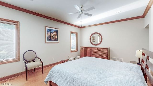 10 Deep Creek Lane, Moreland Hills, OH 44022