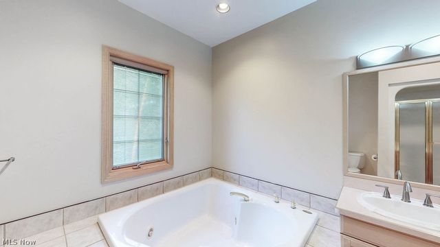 10 Deep Creek Lane, Moreland Hills, OH 44022