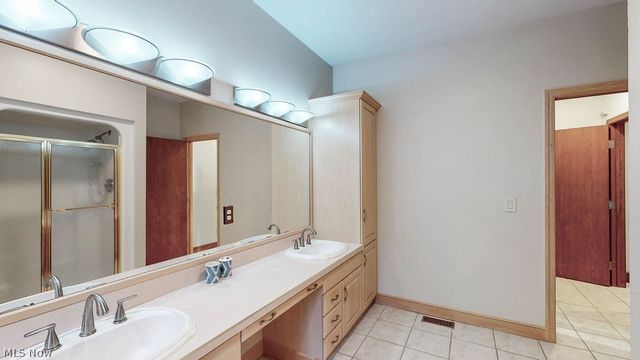 10 Deep Creek Lane, Moreland Hills, OH 44022