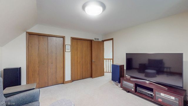 10 Deep Creek Lane, Moreland Hills, OH 44022
