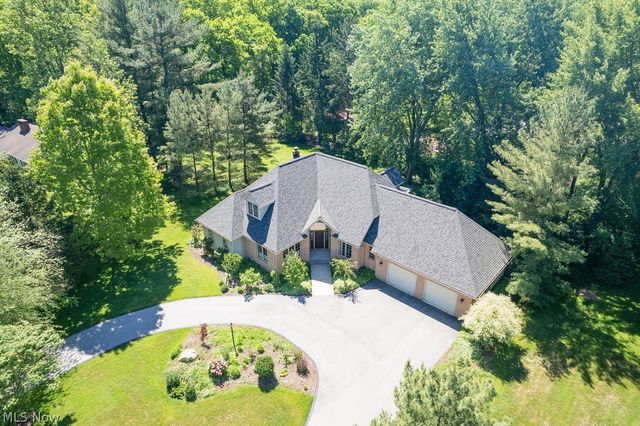 10 Deep Creek Lane, Moreland Hills, OH 44022