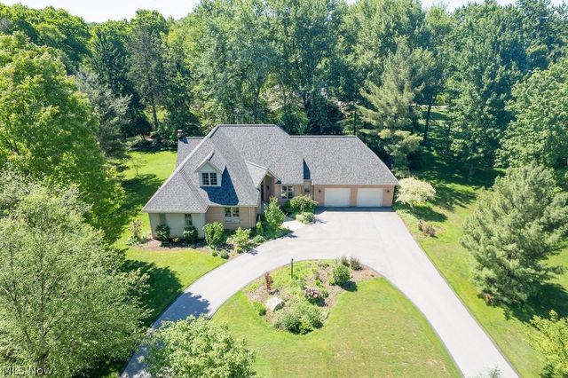 10 Deep Creek Lane, Moreland Hills, OH 44022