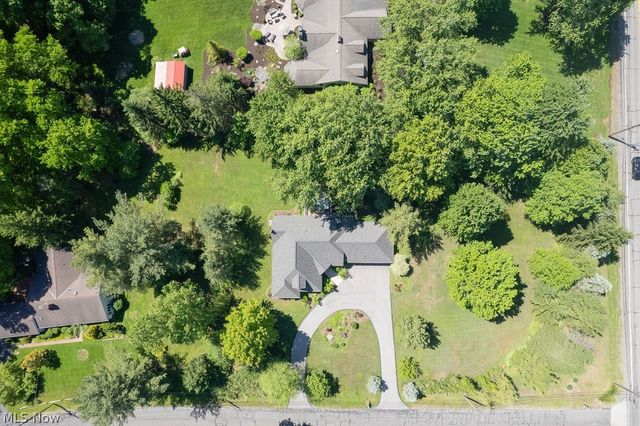 10 Deep Creek Lane, Moreland Hills, OH 44022