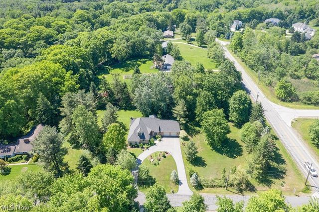 10 Deep Creek Lane, Moreland Hills, OH 44022