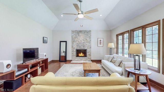 10 Deep Creek Lane, Moreland Hills, OH 44022