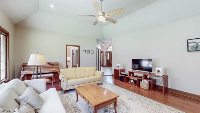 10 Deep Creek Lane, Moreland Hills, OH 44022