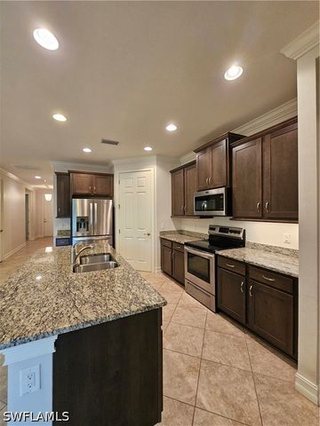 3141 Amadora CIR, Cape Coral, FL 33909