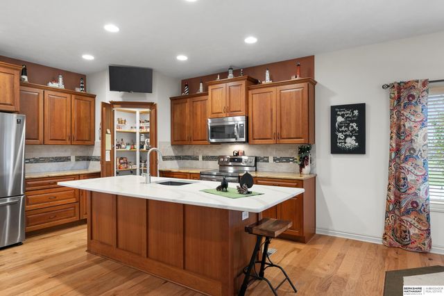 9930 Edgewater Lane, Lincoln, NE 68527