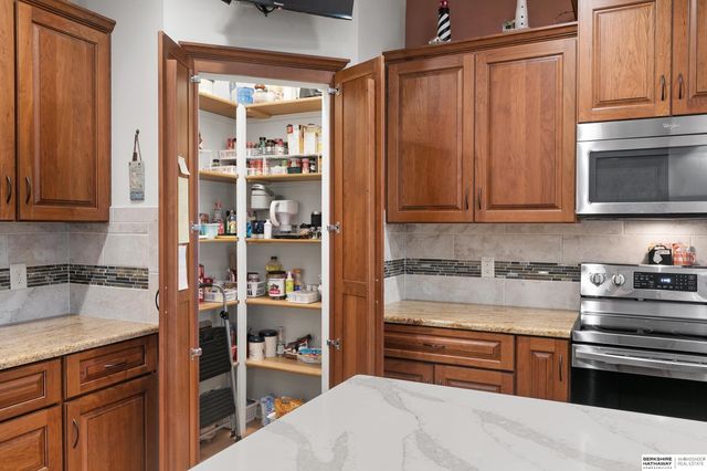 9930 Edgewater Lane, Lincoln, NE 68527