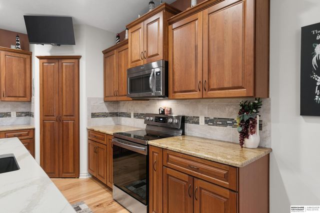 9930 Edgewater Lane, Lincoln, NE 68527