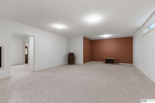 9930 Edgewater Lane, Lincoln, NE 68527